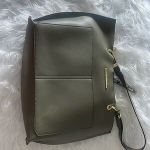 Steve Madden olive purse with internal pouch